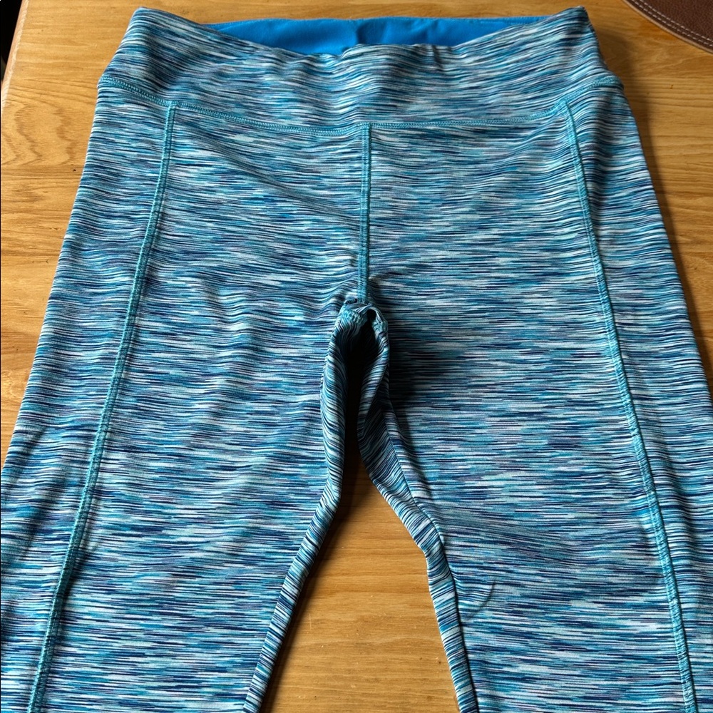 VOGO Athletica Blue, green & white striated Pattern Legging capris